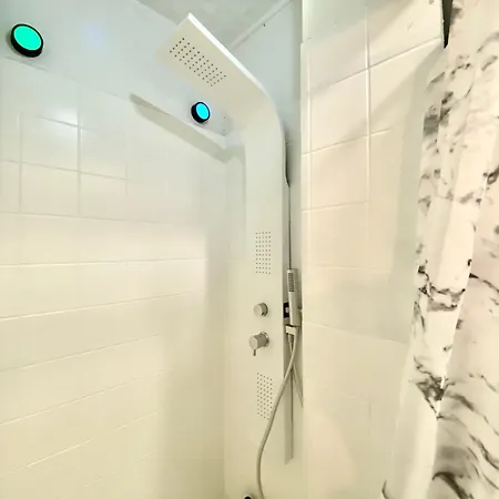 Le Charbon Dore, Train - Paris Trajet D'environ 1 Heure 10 Minutes